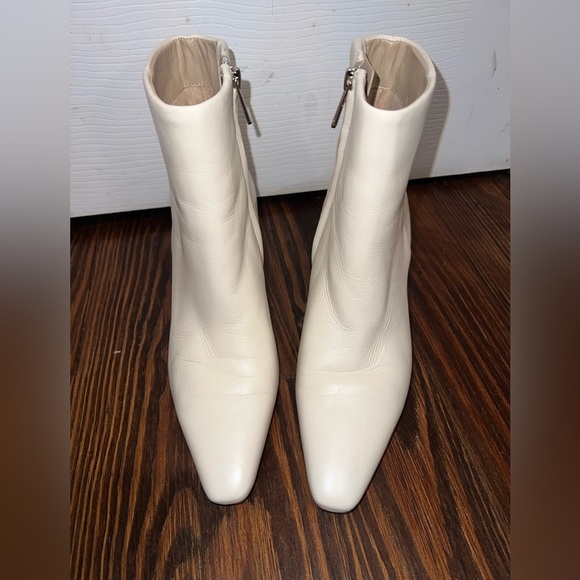 Sam Edelman Ivory ankle booties with a heel - Picture 3 of 4